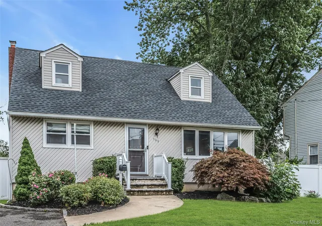 Photo 3 of Sale Pending at 195 Nims Ave, West Babylon, NY 11704 | MLS# 1033620 | Listing updated on 2026-08-28