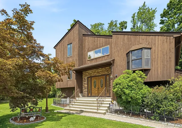 Photo 1 of Sale Pending at 1 Southgate Dr, Cortlandt, NY 10567 | MLS# 1033632 | Listing updated on 2026-09-03