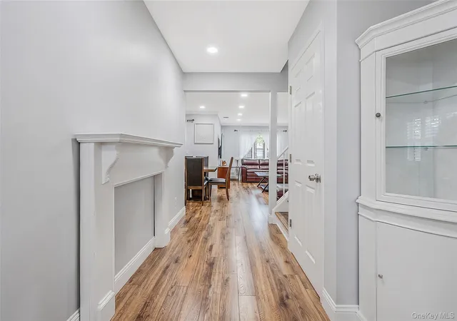 Photo 3 of Single family home for sale at 5 Jeremy Cir, Smithtown, NY 11767 | MLS# 1033652 | Listing updated on 2026-09-05