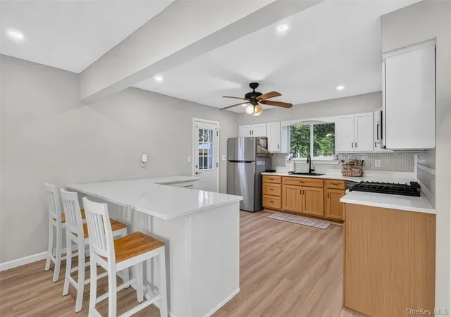 Photo 3 of Sale Pending at 282 W End Ave, Brookhaven, NY 11967 | MLS# 1033653 | Listing updated on 2026-09-25