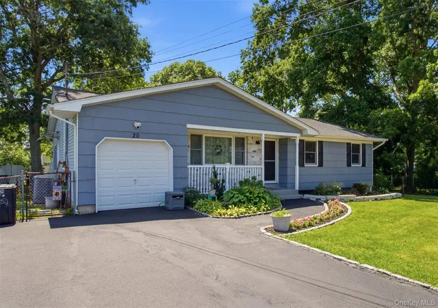 Photo 3 of Sale Pending at 20 Musket Dr, Brookhaven, NY 11967 | MLS# 1033659 | Listing updated on 2026-09-02