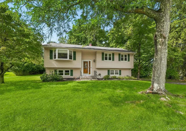 Photo 1 of Single family home for sale at 5 Mcgarrah Rd, Monroe, NY 10950 | MLS# 1033662 | Listing updated on 2026-08-28