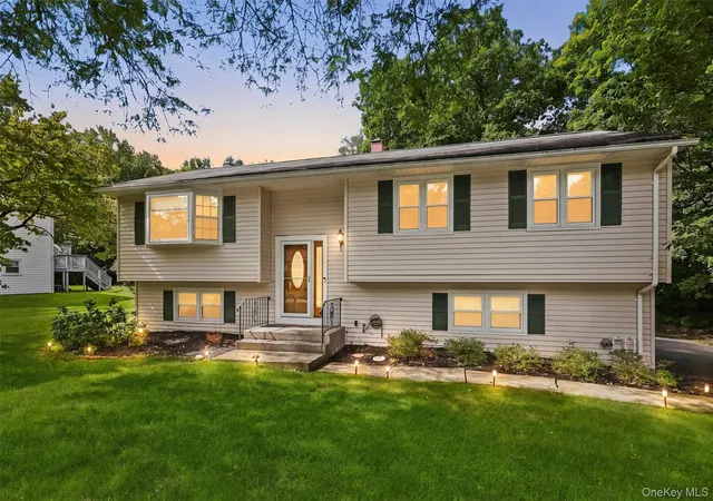 Photo 3 of Single family home for sale at 5 Mcgarrah Rd, Monroe, NY 10950 | MLS# 1033662 | Listing updated on 2026-08-28