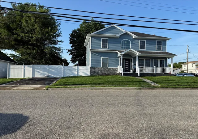 Photo 1 of Single family home for sale at 139 Maple Ave, Oyster Bay, NY 11714 | MLS# 1033671 | Listing updated on 2026-08-09
