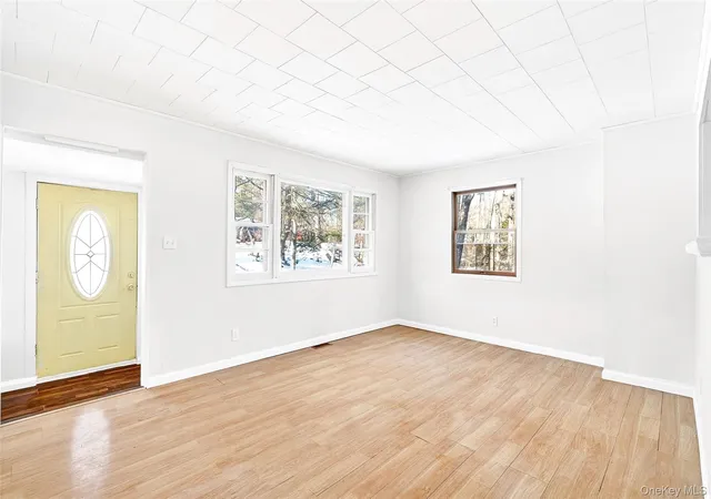 Photo 3 of Single family home for sale at 7 Fern Trl, Mamakating, NY 12790 | MLS# 1033679 | Listing updated on 2026-09-29
