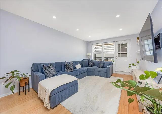 Photo 2 of Sale Pending at 1 E Broadway #5G, Long Beach, NY 11561 | MLS# 1033681 | Listing updated on 2026-08-19