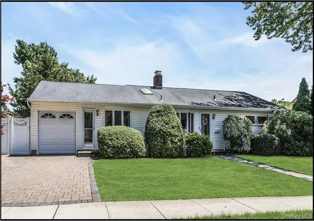 Photo 1 of Sale Pending at 2 Arbor Rd, Oyster Bay, NY 11791 | MLS# 1033692 | Listing updated on 2026-08-18