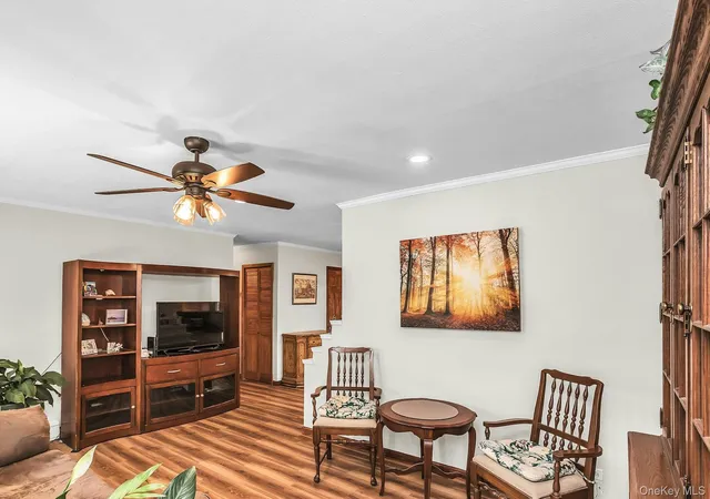 Photo 4 of Sale Pending at 2 Arbor Rd, Oyster Bay, NY 11791 | MLS# 1033692 | Listing updated on 2026-08-18