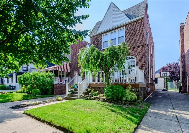 Photo 1 of Sale Pending at 516 W Market St, Long Beach, NY 11561 | MLS# 1033697 | Listing updated on 2026-09-04