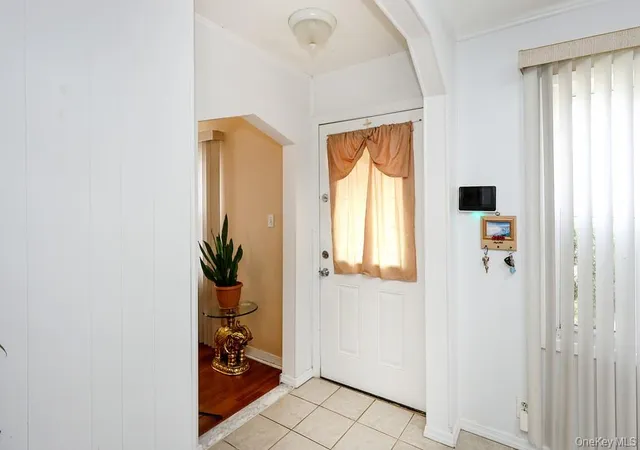 Photo 1 of Single family home for sale at 7 Catherine Ct, Hempstead, NY 11003 | MLS# 1033732 | Listing updated on 2026-10-21