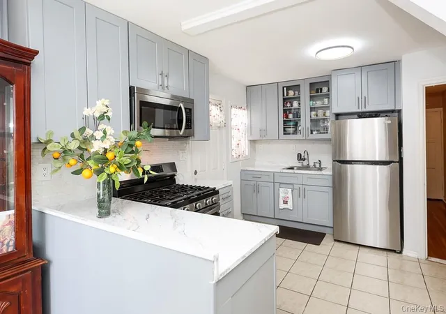 Photo 3 of Single family home for sale at 7 Catherine Ct, Hempstead, NY 11003 | MLS# 1033732 | Listing updated on 2026-10-21