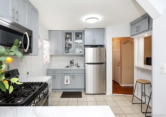 Photo 4 of Single family home for sale at 7 Catherine Ct, Hempstead, NY 11003 | MLS# 1033732 | Listing updated on 2026-10-21
