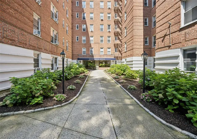 Condo for sale at 247 Parkview Ave #3P, Yonkers, NY 10708 | MLS# 1033744