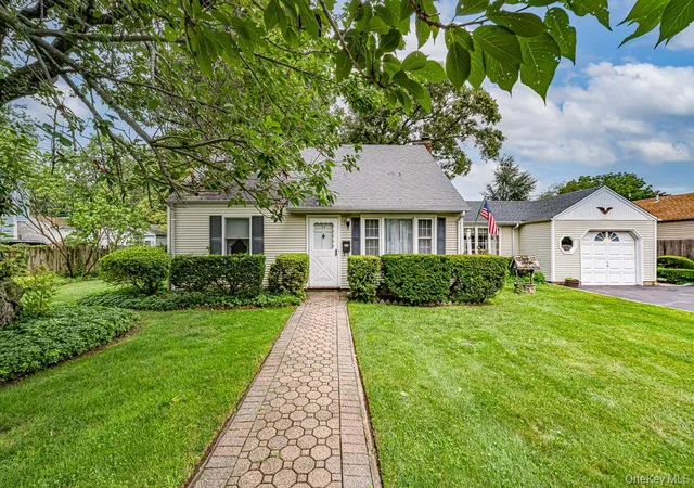 Photo 1 of Single family home for sale at 17 Eckert St, Huntington, NY 11746 | MLS# 1033789 | Listing updated on 2026-09-30