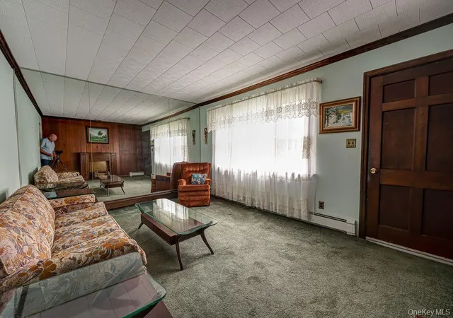Photo 3 of Single family home for sale at 17 Eckert St, Huntington, NY 11746 | MLS# 1033789 | Listing updated on 2026-09-30