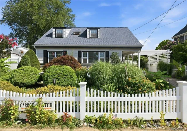 Photo 2 of Sale Pending at 25 Rhode Is Ave, Oyster Bay, NY 11758 | MLS# 1033792 | Listing updated on 2026-08-17