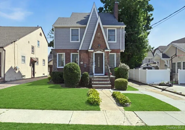 Photo 1 of Single family home for sale at 243 Spruce St, Hempstead, NY 11552 | MLS# 1033796 | Listing updated on 2026-08-24