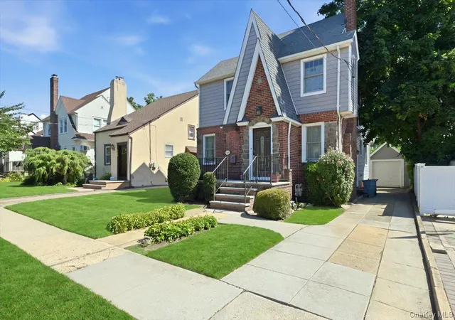 Photo 3 of Single family home for sale at 243 Spruce St, Hempstead, NY 11552 | MLS# 1033796 | Listing updated on 2026-08-24