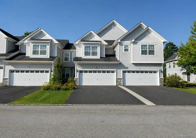 2nd image of 37 Lindentree Ln, Middletown, NY 10940 | MLS# 1033808