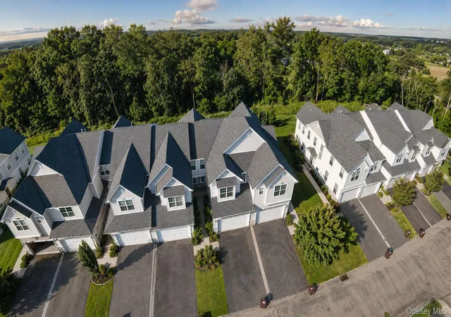 Photo 3 of Sale Pending at 37 Lindentree Ln, Middletown, NY 10940 | MLS# 1033808 | Listing updated on 2026-09-12