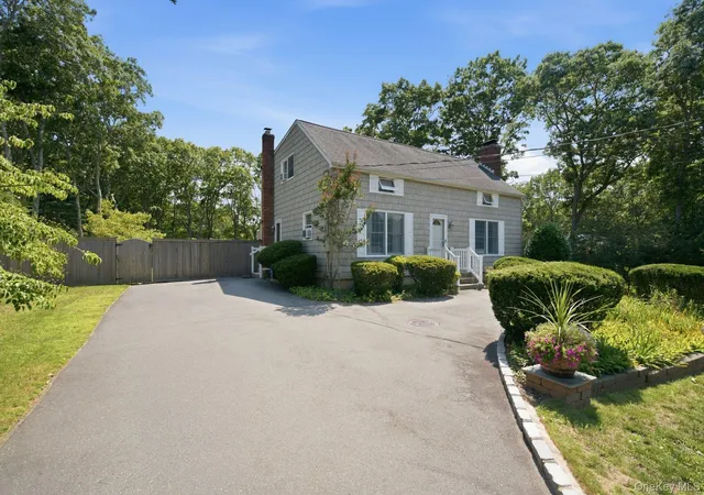Photo 3 of Sale Pending at 45 Norwood Rd, Southampton, NY 11946 | MLS# 1033822 | Listing updated on 2026-09-29