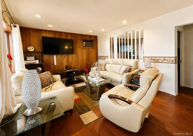 Photo 2 of Sale Pending at 80 Carroll St, Islip, NY 11717 | MLS# 1033829 | Listing updated on 2026-08-22