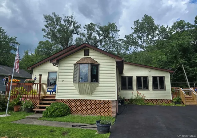 3rd image of 17 Green Ln, Wawayanda, NY 10973 | MLS# 1033842
