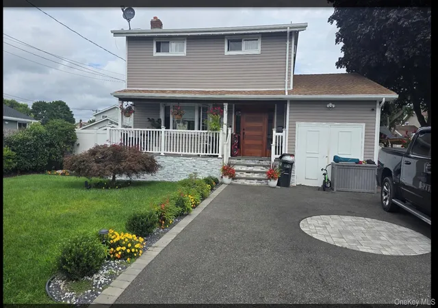 Photo 1 of Single family home for sale at 353 Barleau St, Islip, NY 11717 | MLS# 1033864 | Listing updated on 2026-08-22