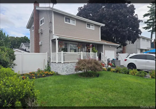 Photo 4 of Single family home for sale at 353 Barleau St, Islip, NY 11717 | MLS# 1033864 | Listing updated on 2026-09-28