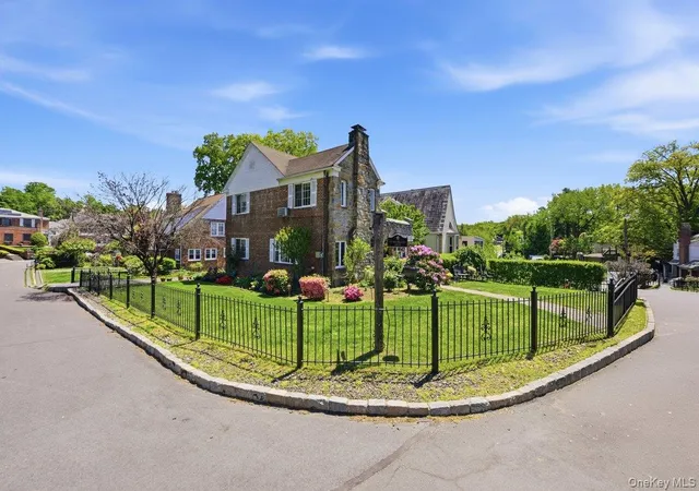 Photo 2 of Single family home for sale at 51 Cumberland Dr, Yonkers, NY 10704 | MLS# 1033881 | Listing updated on 2026-10-06