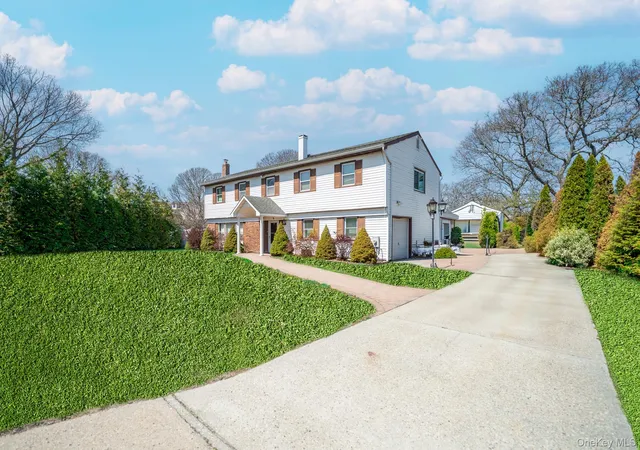 Photo 2 of Single family home for sale at 9 Michael Ct, Brookhaven, NY 11720 | MLS# 1033886 | Listing updated on 2026-09-13