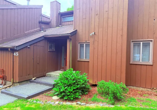 2nd image of 45 Redwood Dr, Woodbury, NY 10930 | MLS# 1033890