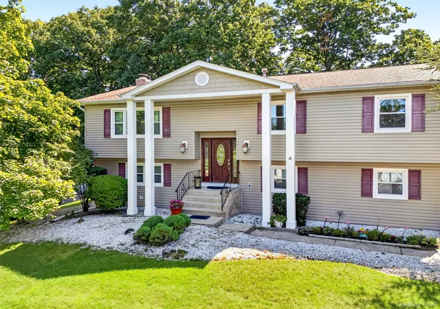 Photo 2 of Single family home for sale at 4 Rockridge Dr, Haverstraw, NY 10984 | MLS# 1033891 | Listing updated on 2026-08-30