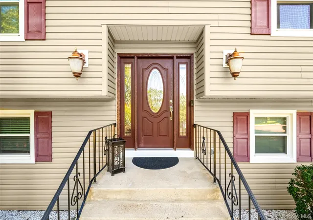 Photo 3 of Single family home for sale at 4 Rockridge Dr, Haverstraw, NY 10984 | MLS# 1033891 | Listing updated on 2026-08-30
