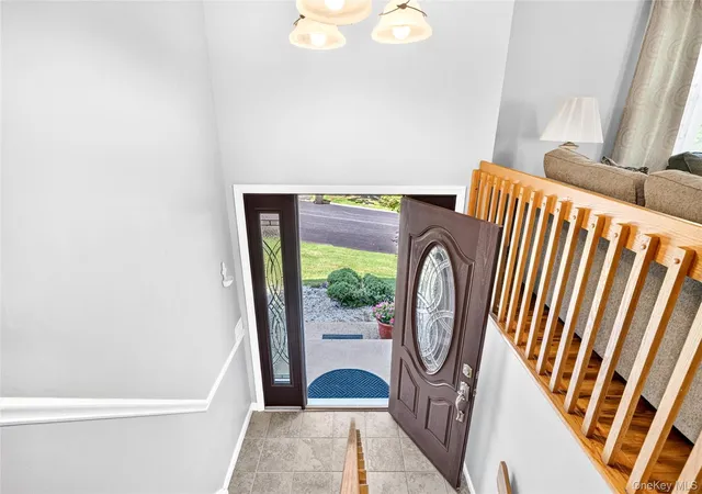 Photo 4 of Sale Pending at 4 Rockridge Dr, Haverstraw, NY 10984 | MLS# 1033891 | Listing updated on 2026-09-23