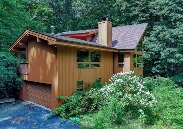 Photo 1 of Single family home for sale at 69 Canopus Hl Rd, Putnam Valley, NY 10579 | MLS# 1033894 | Listing updated on 2026-10-04