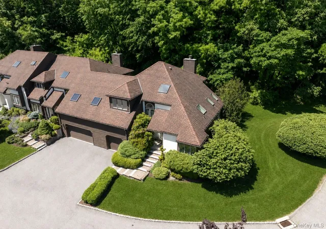 Photo 1 of Sale Pending at 31 Cotswold Dr, North Salem, NY 10560 | MLS# 1033904 | Listing updated on 2026-10-06