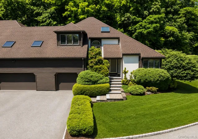 Photo 2 of Sale Pending at 31 Cotswold Dr, North Salem, NY 10560 | MLS# 1033904 | Listing updated on 2026-10-06