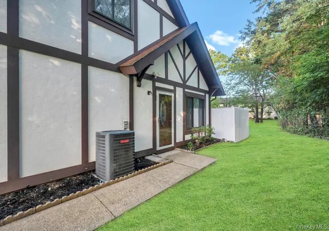 Photo 1 of Sale Pending at 6 Amesworth Ct, Brookhaven, NY 11953 | MLS# 1033909 | Listing updated on 2026-09-12