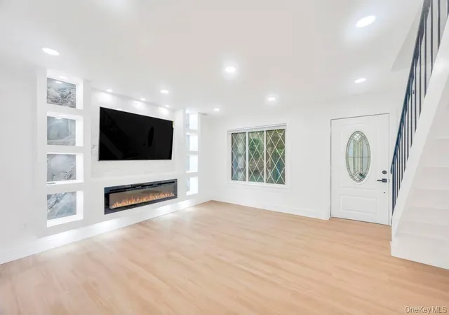 Photo 2 of Condo for sale at 6 Amesworth Ct, Brookhaven, NY 11953 | MLS# 1033909 | Listing updated on 2026-08-14