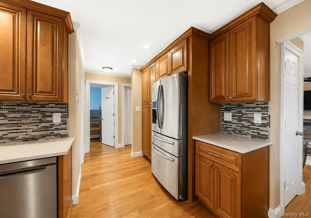 Photo 4 of Sale Pending at 18 Cornell Ln, Oyster Bay, NY 11801 | MLS# 1033919 | Listing updated on 2026-09-02