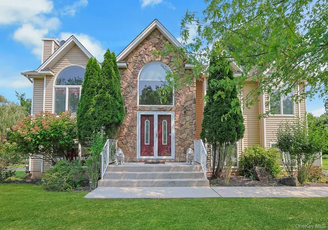 1st image of 14 Stern Pl, Clarkstown, NY 10920 | MLS# 1033927