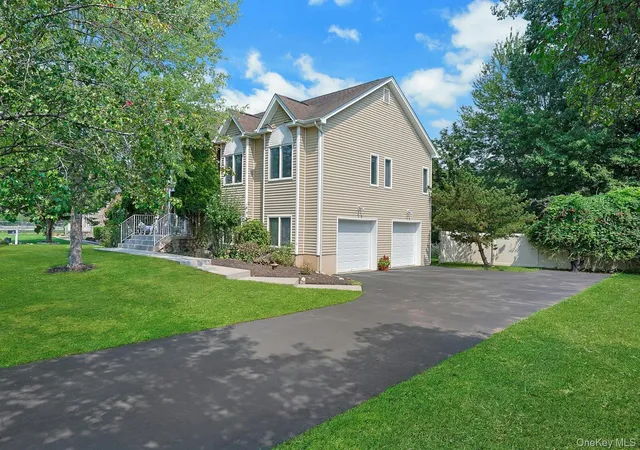 3rd image of 14 Stern Pl, Clarkstown, NY 10920 | MLS# 1033927