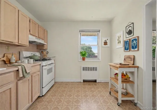Photo 3 of House for sale at 20 Dehaven Dr #2E, Yonkers, NY 10703 | MLS# 1033929 | Listing updated on 2026-10-01