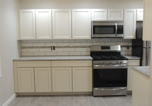 Photo 4 of Condo for sale at 276 Temple Hl Rd #207, New Windsor, NY 12553 | MLS# 1033933 | Listing updated on 2026-09-16