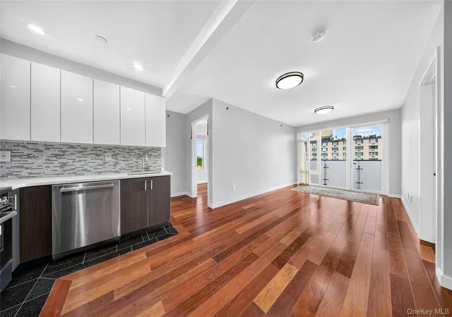 Listing Photo 3 - Condo for sale in East West Tower located at 142-38 37Th Ave, New York, NY 11354 - Unit #9F