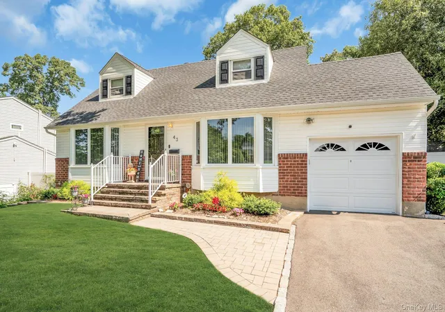 Photo 3 of Single family home for sale at 43 Genesee Dr, Smithtown, NY 11725 | MLS# 1033951 | Listing updated on 2026-09-27