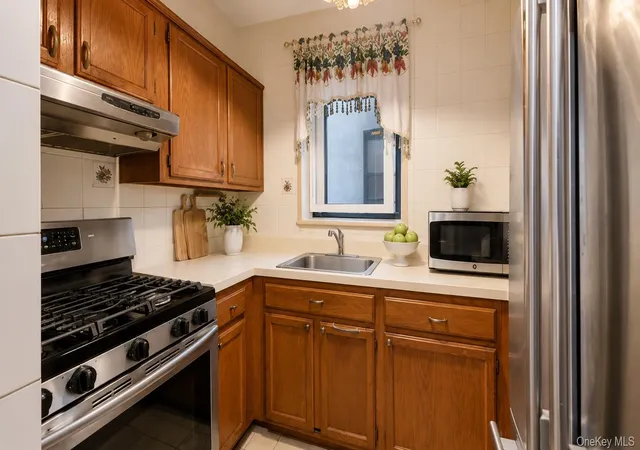 Listing Photo 5 - Condo for sale in building located at 827 Fox St, New York, NY 10459 - Unit #3A