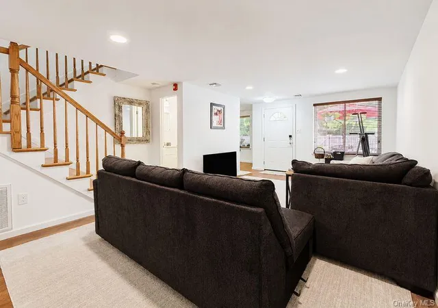 3rd image of 275 Brettonwoods Dr, Brookhaven, NY 11727 | MLS# 1033956