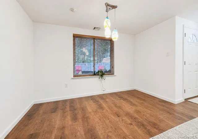 4th image of 275 Brettonwoods Dr, Brookhaven, NY 11727 | MLS# 1033956